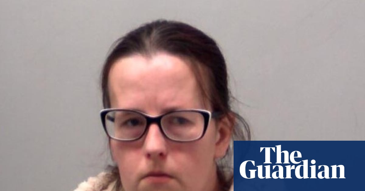 Mulher de Essex é condenada à prisão perpétua por envenenar filho com coquetel de drogas