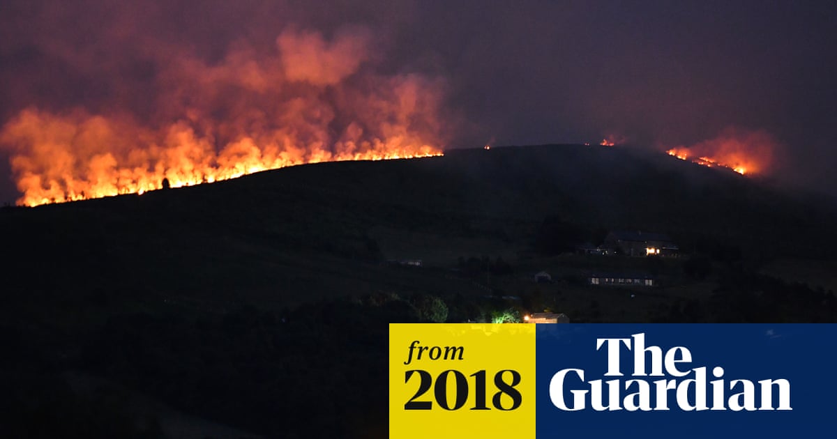 Saddleworth Moor fire declared major incident as residents evacuated