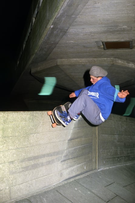 Eric Dressen skates the South Bank wall in 1987.