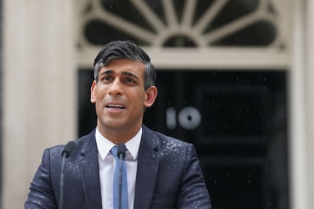 Rishi Sunak calling for an election in the rain.