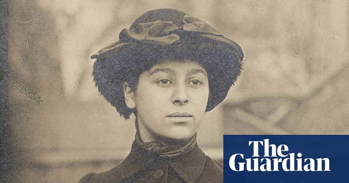 Genio precoz: se desclasifican los archivos de Amy Levy, escritora judía y queer admirada por Oscar Wilde Genio precoz: se desclasifican los archivos de Amy Levy, escritora judía y queer admirada por Oscar Wilde