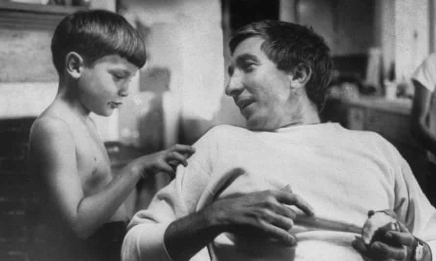 История американского сына. Джон Апдайк. Джон Апдайк в молодости. Updike zhena. Gabriel Updike FNF.