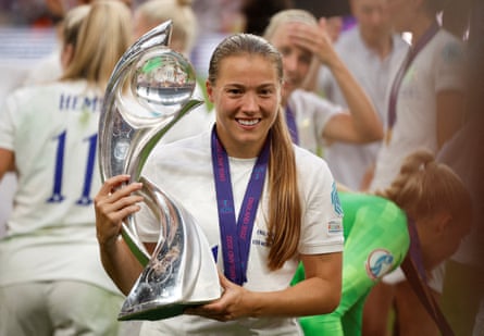 Fran Kirby holds the Women’s Euro 2022 trophy