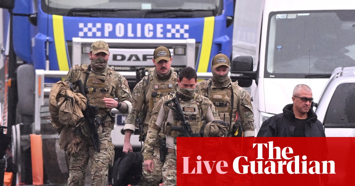 Porepunkah police shooting live updates: Victoria police throwing everything' at manhunt for suspect as search enters day three latest news
