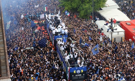 Inter fans line Milan streets for parade