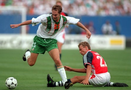 Lars Bohinen challenges Jason McAteer