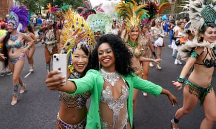 Artistes interprètes ou exécutants au carnaval de Notting Hill à Londres.