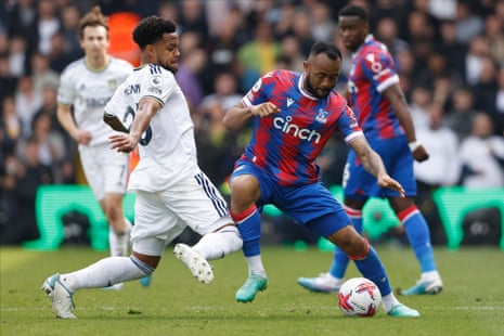 Weston McKennie and Jordan Ayew battle for the ball.