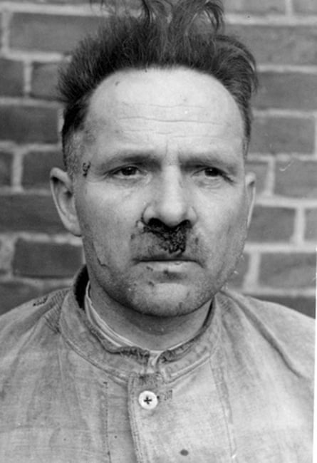 Rudolf Höss na zijn arrestatie. Hij was in elkaar geslagen.