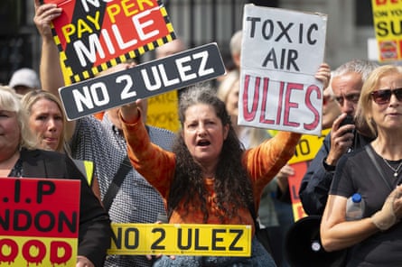 Protesters holding signs reading ‘no 2 Ulez’ and ‘toxic air Ulies’