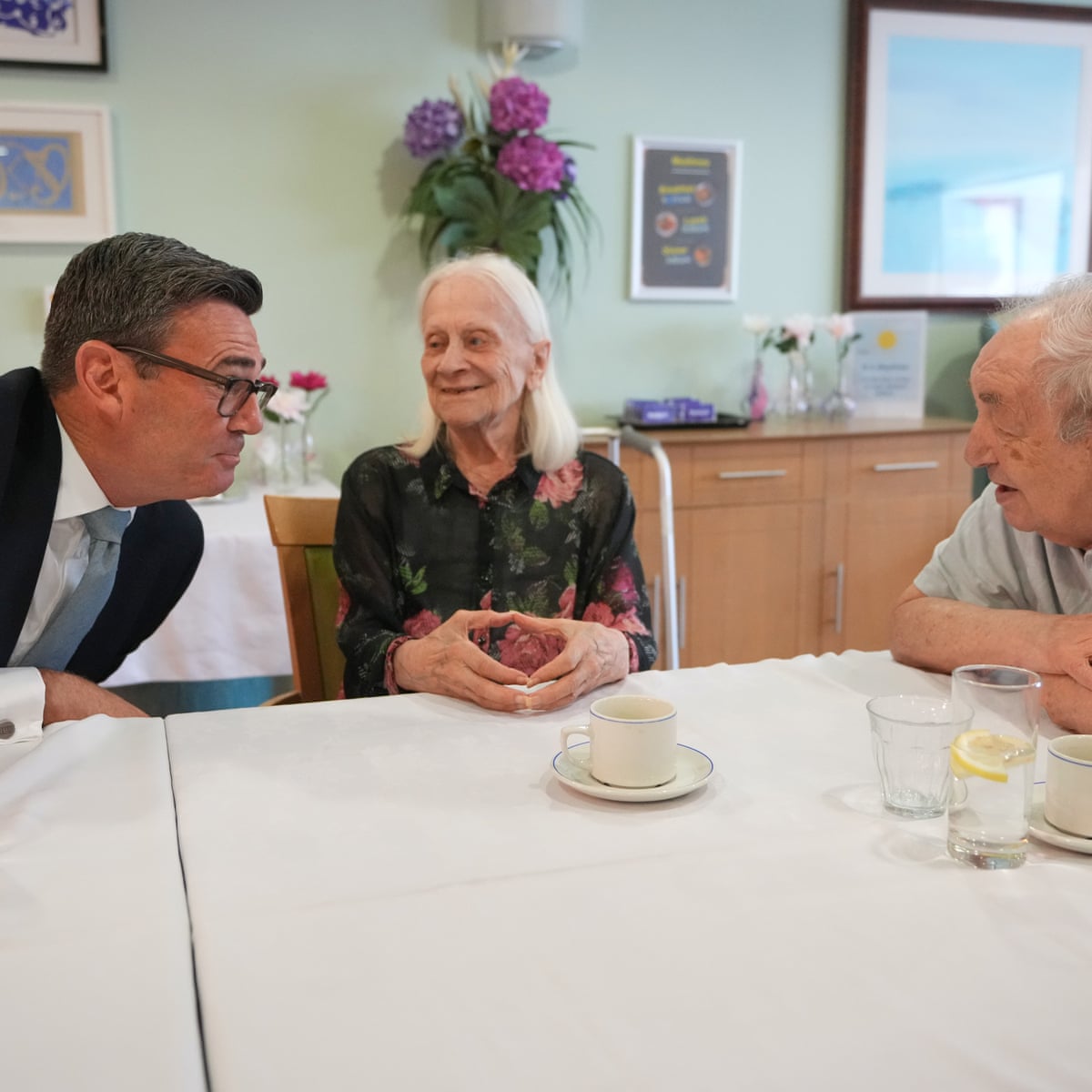 Το πρώτο βήμα του Andy Burnham προς δικαιότερη κοινωνική φροντίδα για όλους