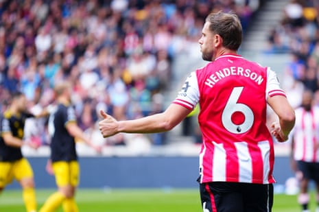 Jordan Hendersons gives a thumbs up during Brentford’s 3-1 win against Manchester United in the Premier League at the Gtech Stadium on 27 September 2025