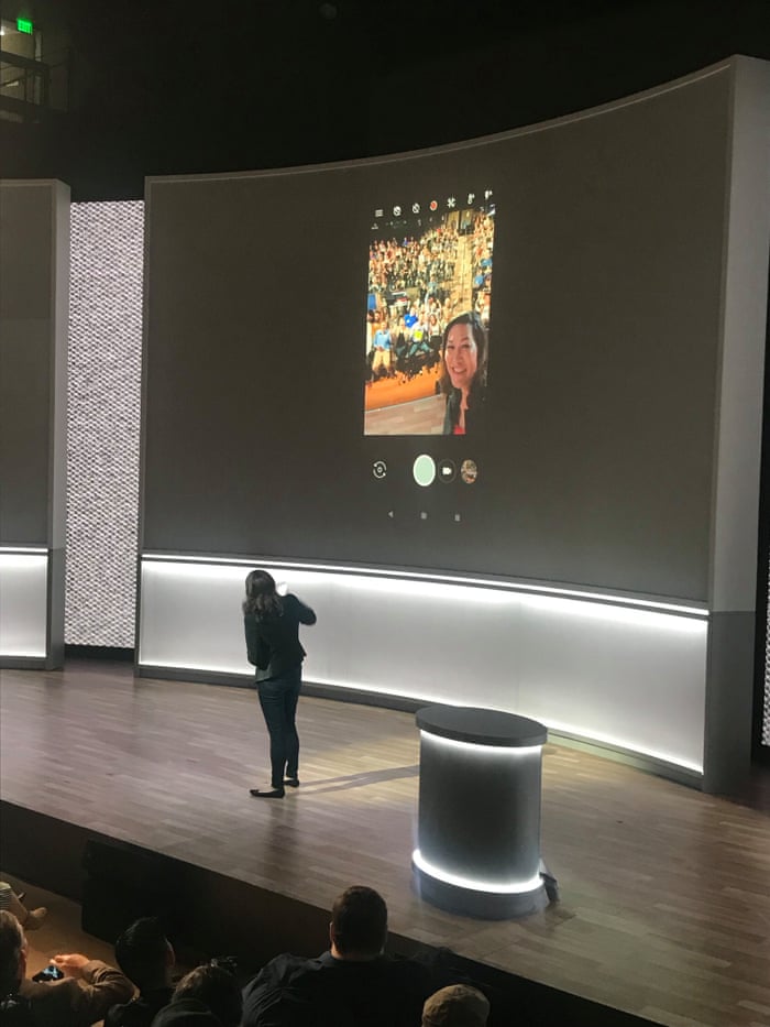Sabrina Ellis demonstrating a selfie with the Google Pixel 2.