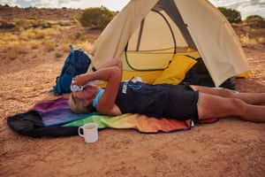 Running back-to-back marathons through Queensland’s Simpson Desert in 40C heat took a huge toll on Guli physically and mentally. Here, she seeks shade from the relentless sun in a moment of recovery and composure.