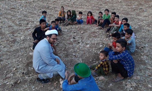 Esmail Azarinejad reads to children in Iran