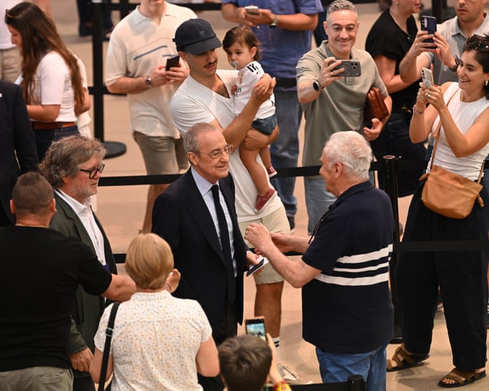 Florentino Pérez to remain as Real Madrid president after overwhelming election win