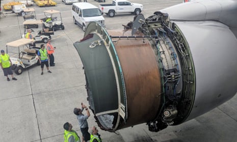 United Airlines flight ua1175 from San Francisco made an emergency landing in Honolulu, passenger Erik Haddad (@erikhaddad) shared photos of the damaged engine.