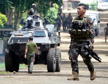 Fighting between militants linked to Isis and Filipino forces continues in Marawi city. 
