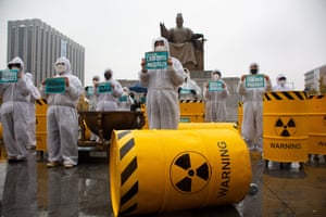 Environmental activists protest against nuclear power at Gwanghwamun Plaza in a rally to raise public awareness about the harmful effects of nuclear waste
