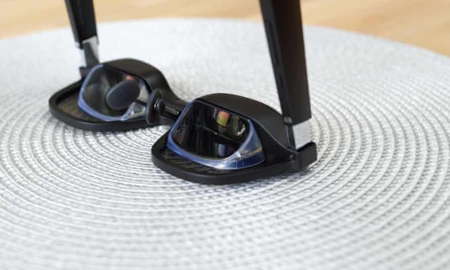 An image of the angled prisms on the back of the sunglass lenses that create the semi-transparent display of the Nreal Air.