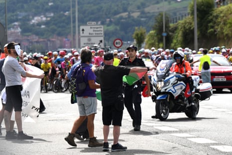 According to reports, it is the third incident of pro-Palestinian protesters directly disrupting the Vuelta, after protesters entered the road in front of Israel-Premier Tech during the team time trial.