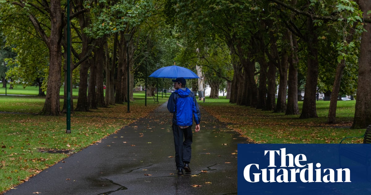 Rain puts end to sunny Easter weather in Victoria as cold front arrives