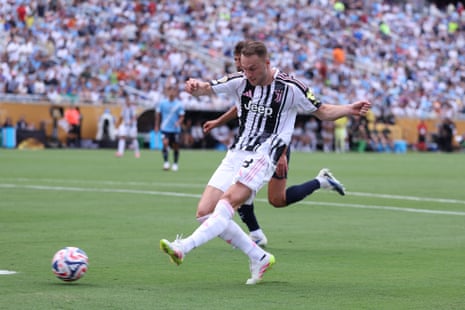 Teun Koopmeiners scores for Juventus