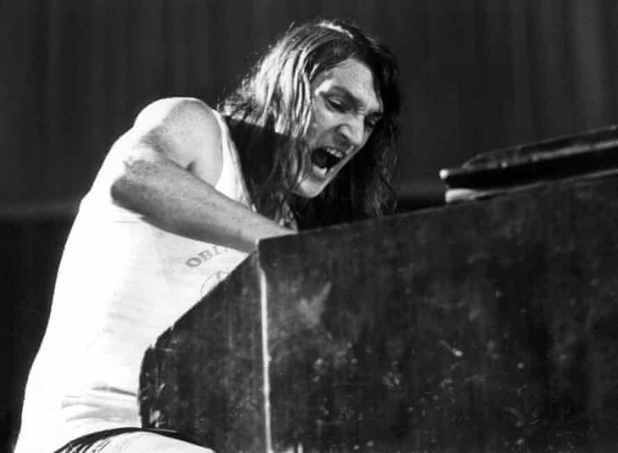 Dynamic … Auger on stage in Dusseldorf in 1973.