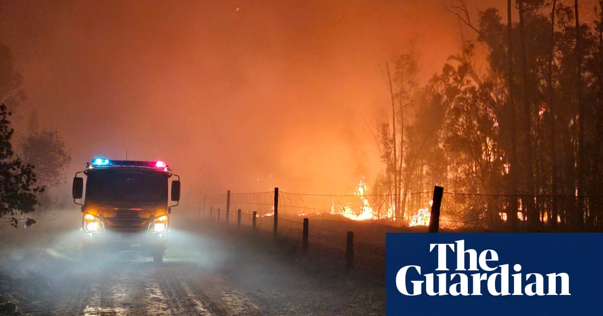 'The whole sky was just red': Queensland families flee as blazes claim multiple homes