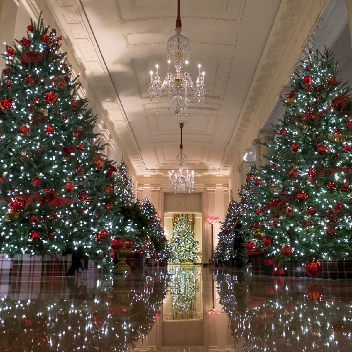 Melania Trump Swaps Horror For Tradition With Lighter Approach To Christmas Decor Melania Trump The Guardian White House Christmas 2021 Controversy