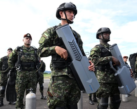 Colombian soldiers hold anti-drone weapons in 2025.