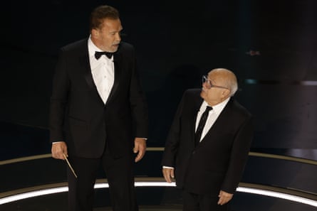 Arnold Schwarzenegger and Danny DeVito at the Oscars