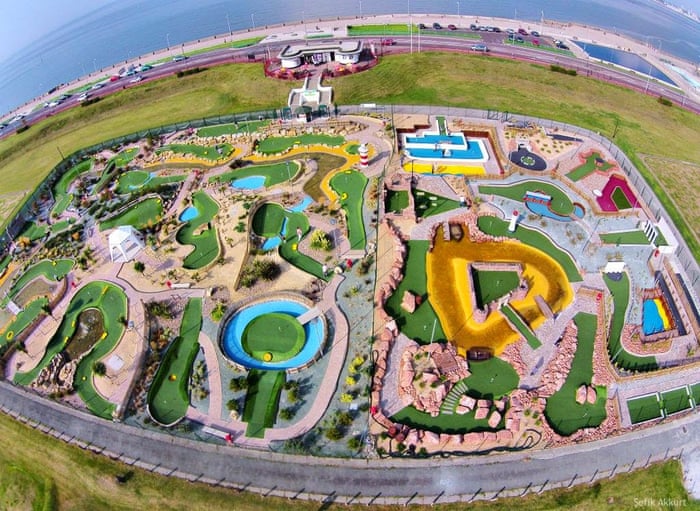 románopisec pohľadnice Choď na túru themed miniature golf course