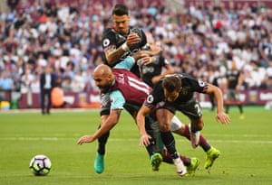 Simone Zaza of West Ham United tangles with Jose Fonte and Cedric Soares of Southampton, as the Saints win 3-0 at the London Stadium. The Hammers had only one shot on target in their four successive defeat in the league conceding 14 goals. Southampton’s fourth win in a row in all competitions, moves them up eighth in the league