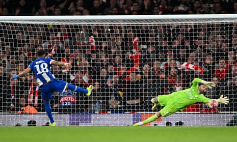 David Raya of Arsenal saves the second penalty from Wendell of Porto.