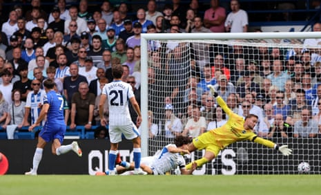 Pedro Neto scores.