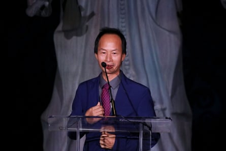Zhu Rikun speaking into a microphone