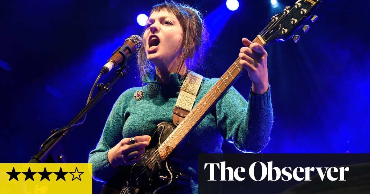 Angel Olsen Review Hear Her Roar Music The Guardian