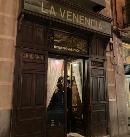 A narrow, dark wood frontage with green on gold signage saying ‘La Venencia’