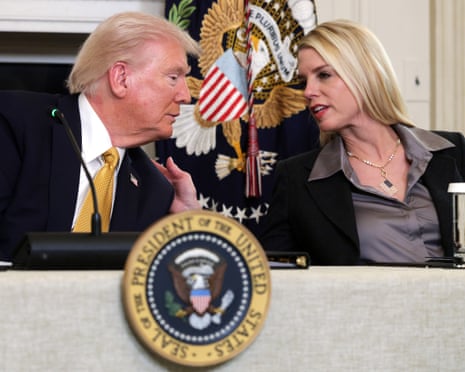 Tin tức tóm tắt về Trump: Pam Bondi tuyên bố điều tra mối liên hệ giữa các đối thủ của Trump với Jeffrey Epstein | Chính quyền Trump | The Guardian