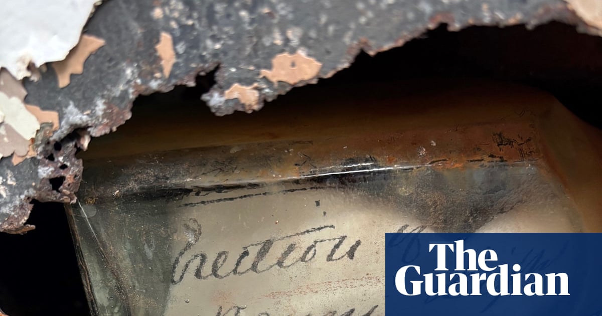 Painter Discovers 122-Year-Old Message in Tasmanian Lighthouse Wall
