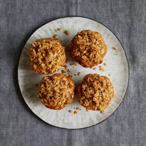 An a-peeling combo:apple crumble muffins.