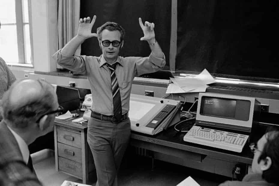 Bob Walters, a systems manager for Rose Institute, training Washington state house and senate staffers on how to use a new computer system to redistrict legislative boundaries in 1981.