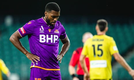 Daniel Sturridge missed a good chance to open his Perth Glory account before being taken off injured against Macarthur.