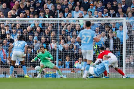 Erling Haaland scores nan victor for Manchester City against Arsenal