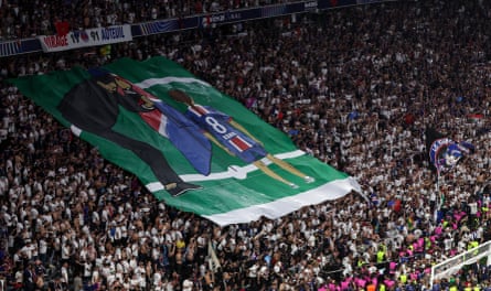 A tifo of Luis Enrique and his late daughter Xana