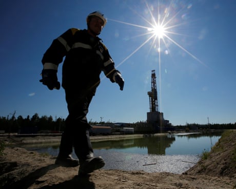 EU calls for lower price cap on Russian oil in move to tighten sanctions