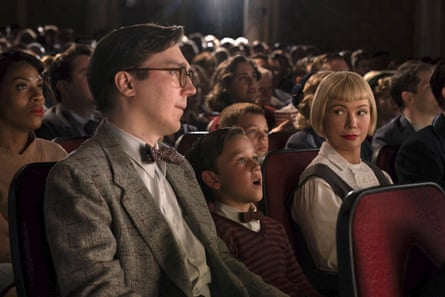 Paul Dano, Mateo Zoryan Francis-DeFord and Michelle Williams in a cinema