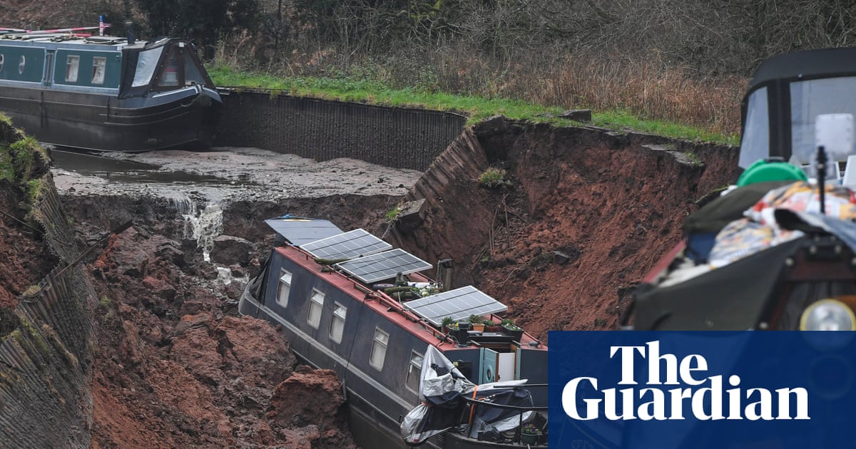 Man describes narrow escape after boats pulled into giant hole on Shropshire canal