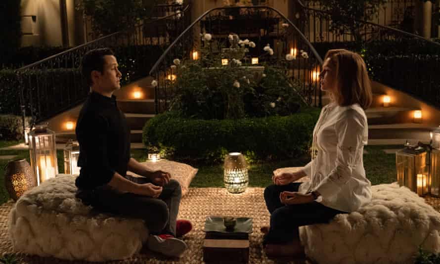 Joseph Gordon-Levitt and Uma Thurman in Super Pumped: The Battle for Uber.